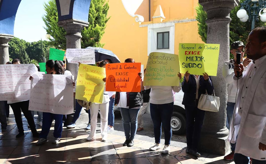 Personal de la Secretaría de Salud exigen la destitución de la doctora Hilda Vázquez Sánchez | Foto: Agencia Es Imagen para El Universal Puebla