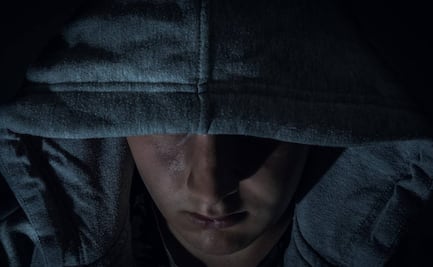 ¿Karma? Ladrón golpea brutalmente a mujer de 72 para robarle el carro… pero muere en accidente