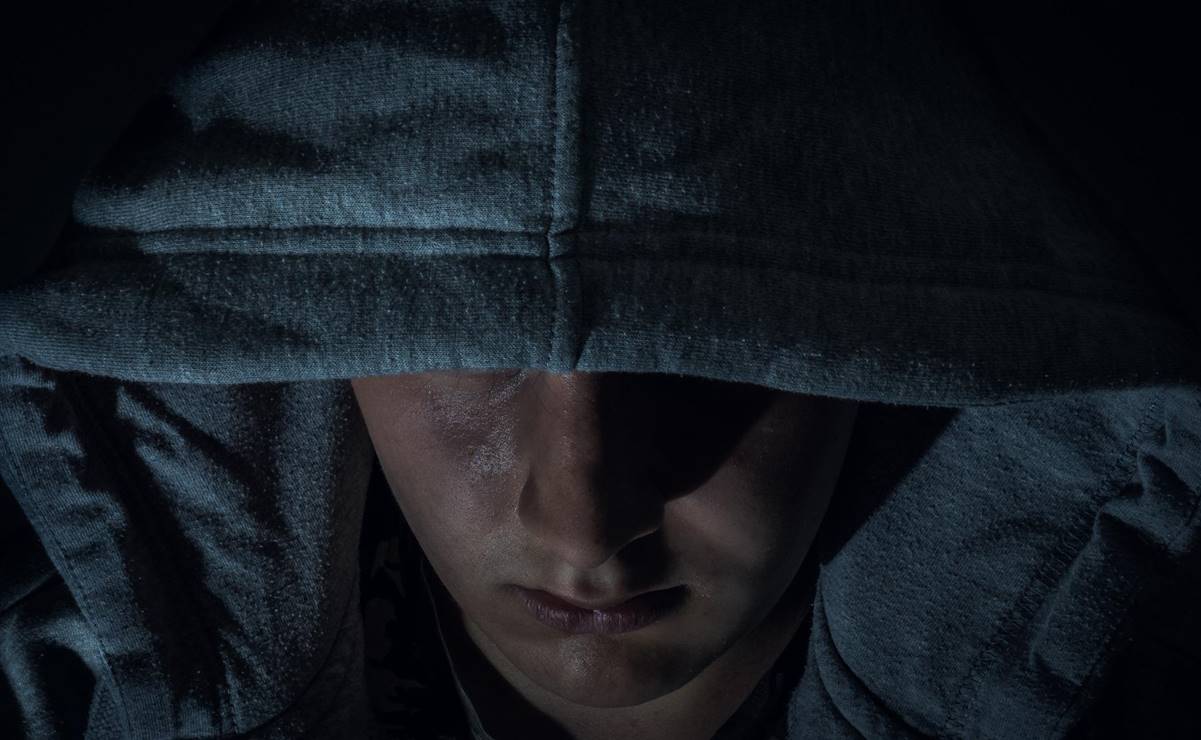 ¿Karma? Ladrón golpea brutalmente a mujer de 72 para robarle el carro… pero muere en accidente