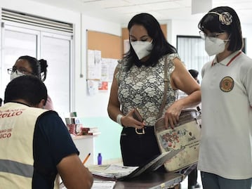 Van 127 amparos para vacunar a menores en Puebla