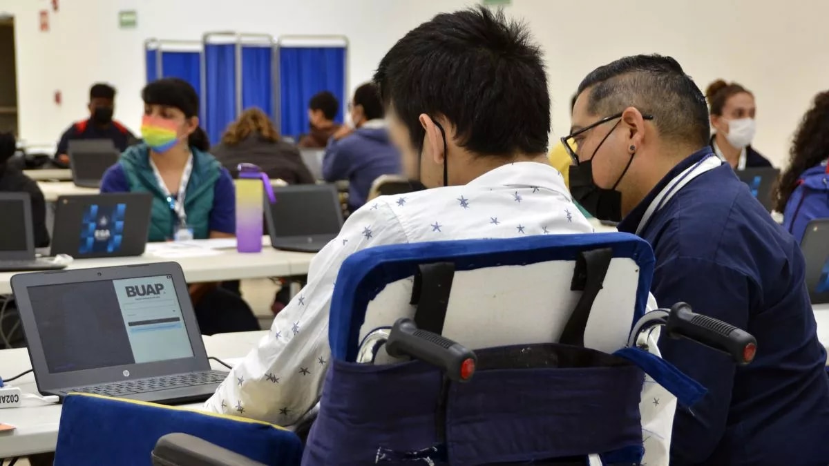 Es importante evitar caer en estafas u otras informaciones engañosas que puedan circular en redes sociales. 

Foto: Producción El Universal Puebla