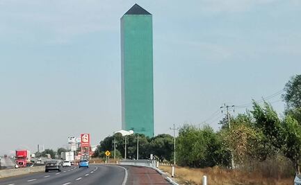 Qué hay en el rascacielos solitario de la Autopista México-Puebla