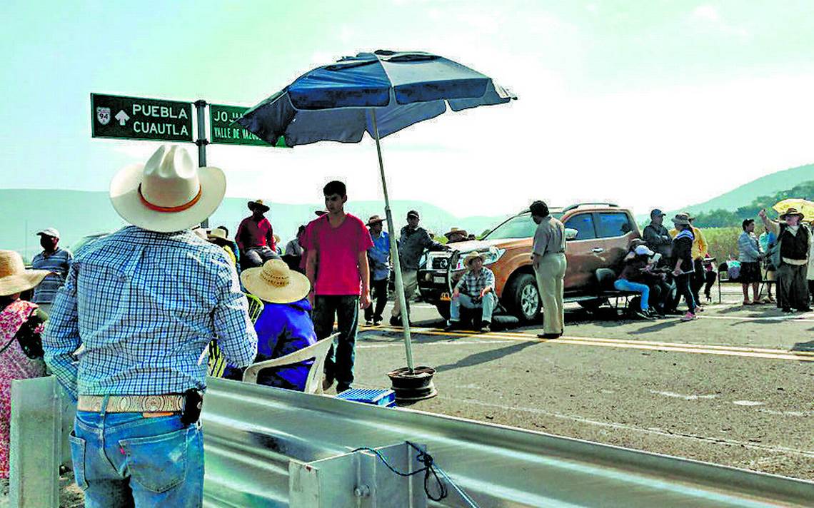 Tras casi una hora de negociaciones con representantes de la dirección estatal de Gobernación. 

Foto: Producción El Universal Puebla