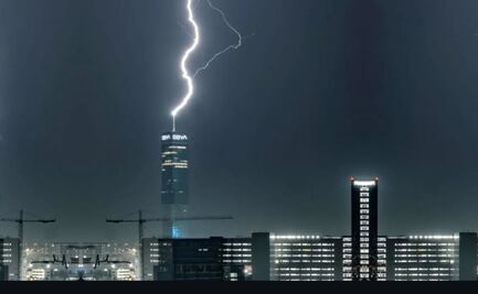 ¿Por qué el rayo que cimbró a Puebla cayó en la Torre Inxignia?