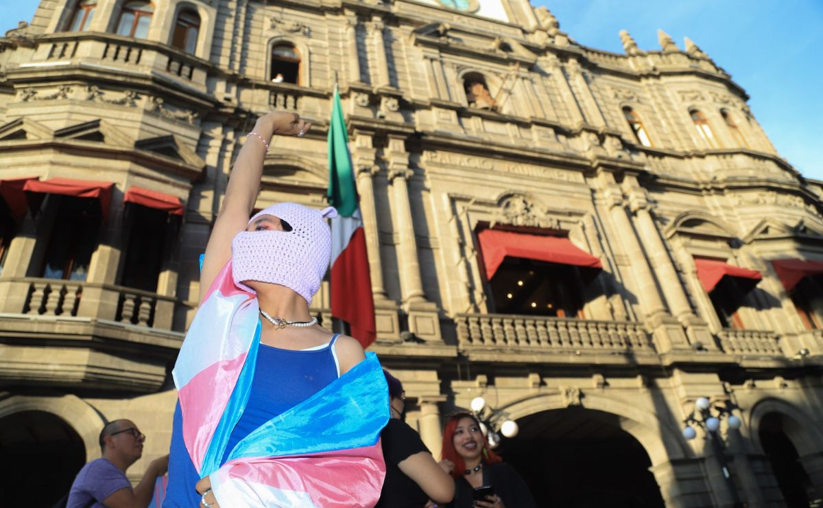 Expiden la primera acta de nacimiento no binaria en Puebla