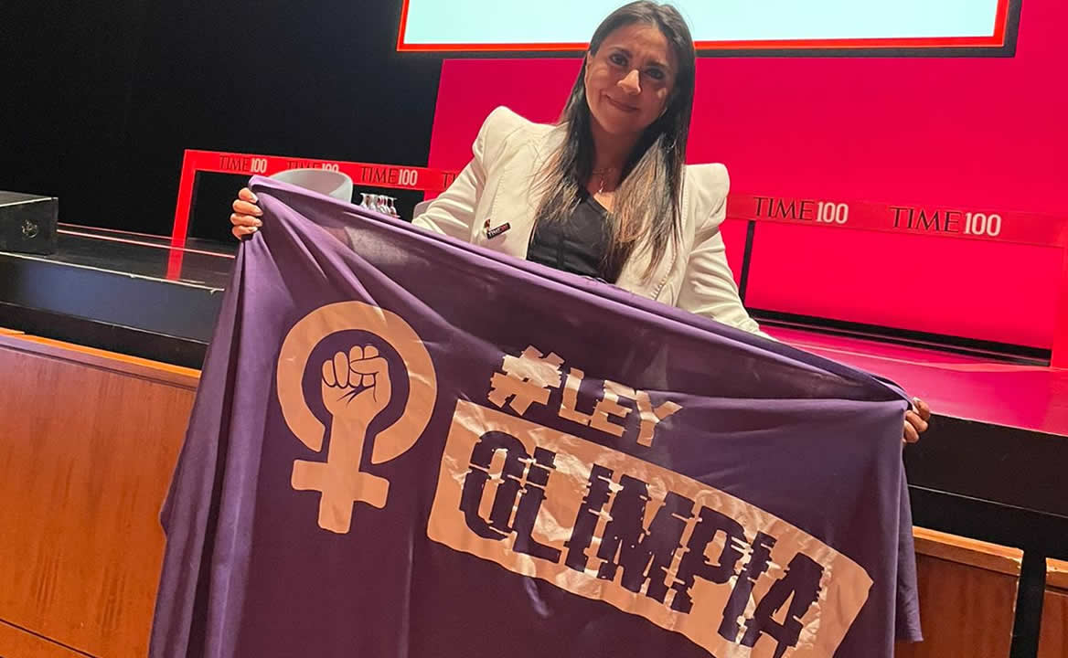 Olimpia Coral representa a México en Cumbre de la revista Time; coincide con Bill Gates