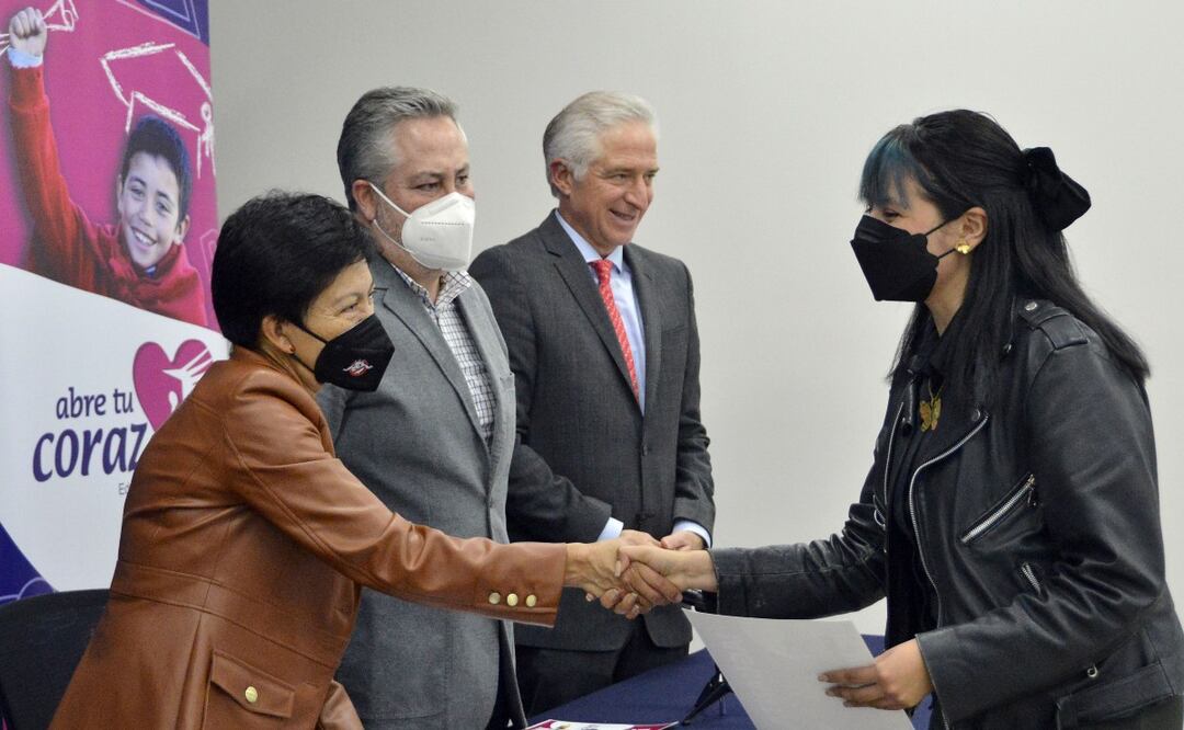 El objetivo de estos apoyos es que concluyan sus estudios | Foto: BUAP