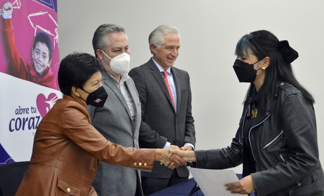 El objetivo de estos apoyos es que concluyan sus estudios | Foto: BUAP