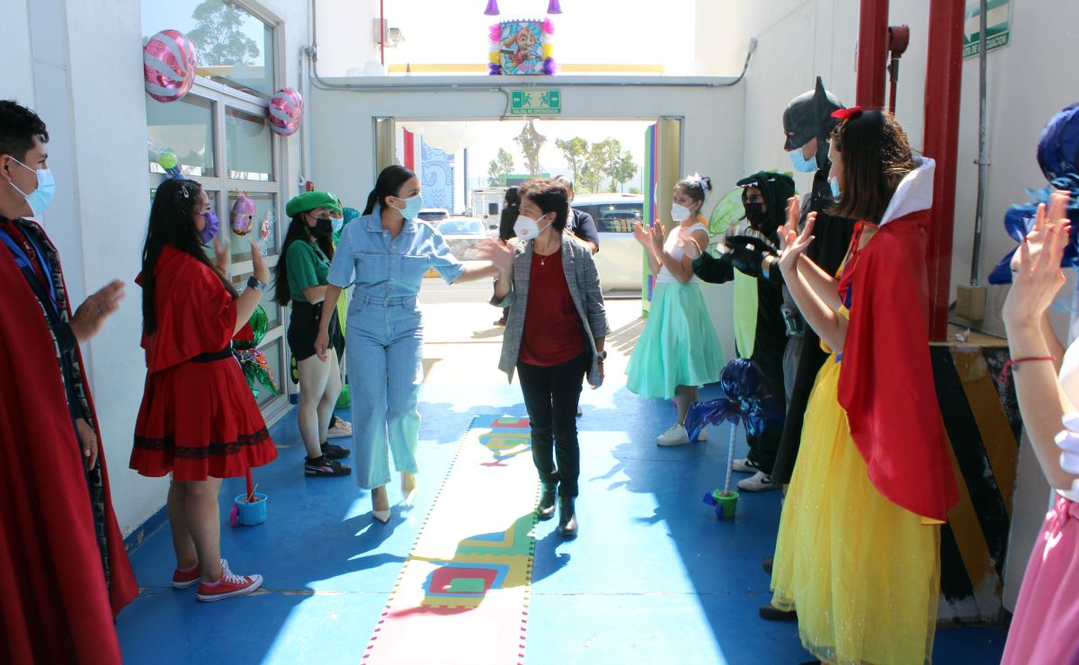 Entre música, risas y baile, la rectora Lilia Cedillo festejó este día. | Foto: BUAP