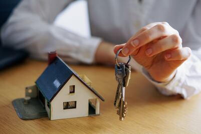 ¿Cuánto debes ganar para comprar una vivienda para el Bienestar?