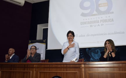 Entrega Rectora Lilia Cedillo reconocimientos para celebrar el Día del Contador Público