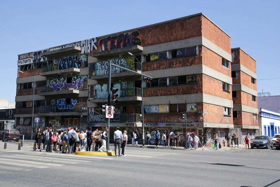 Un hombre resultó lesionado tras caerle un pedazo de concreto en la cabeza | Es Imagen