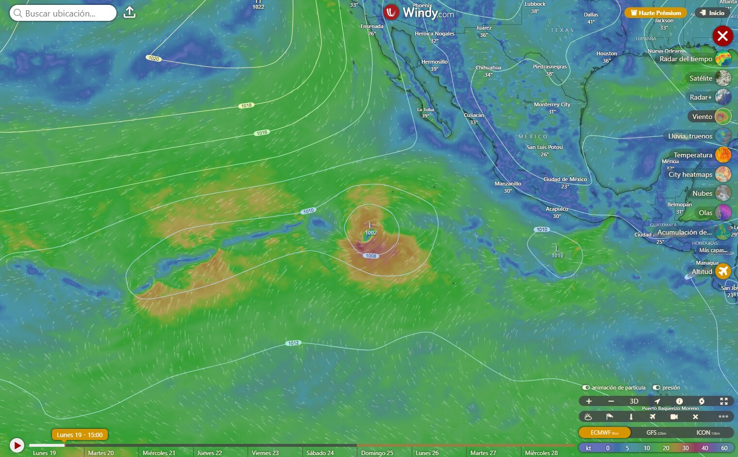 La tormenta se desplaza hacia el oeste (280°) a una velocidad de 19 km/h. Esto indica que Gilma “no representa peligro para el territorio mexicano” y, a medida que se mueve hacia el oeste, se alejará gradualmente de las costas mexicanas.

Foto: Producción El Universal Puebla