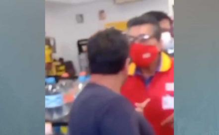 Cubrebocas de la discordia; se enfrentan en un Oxxo por no llevarlo