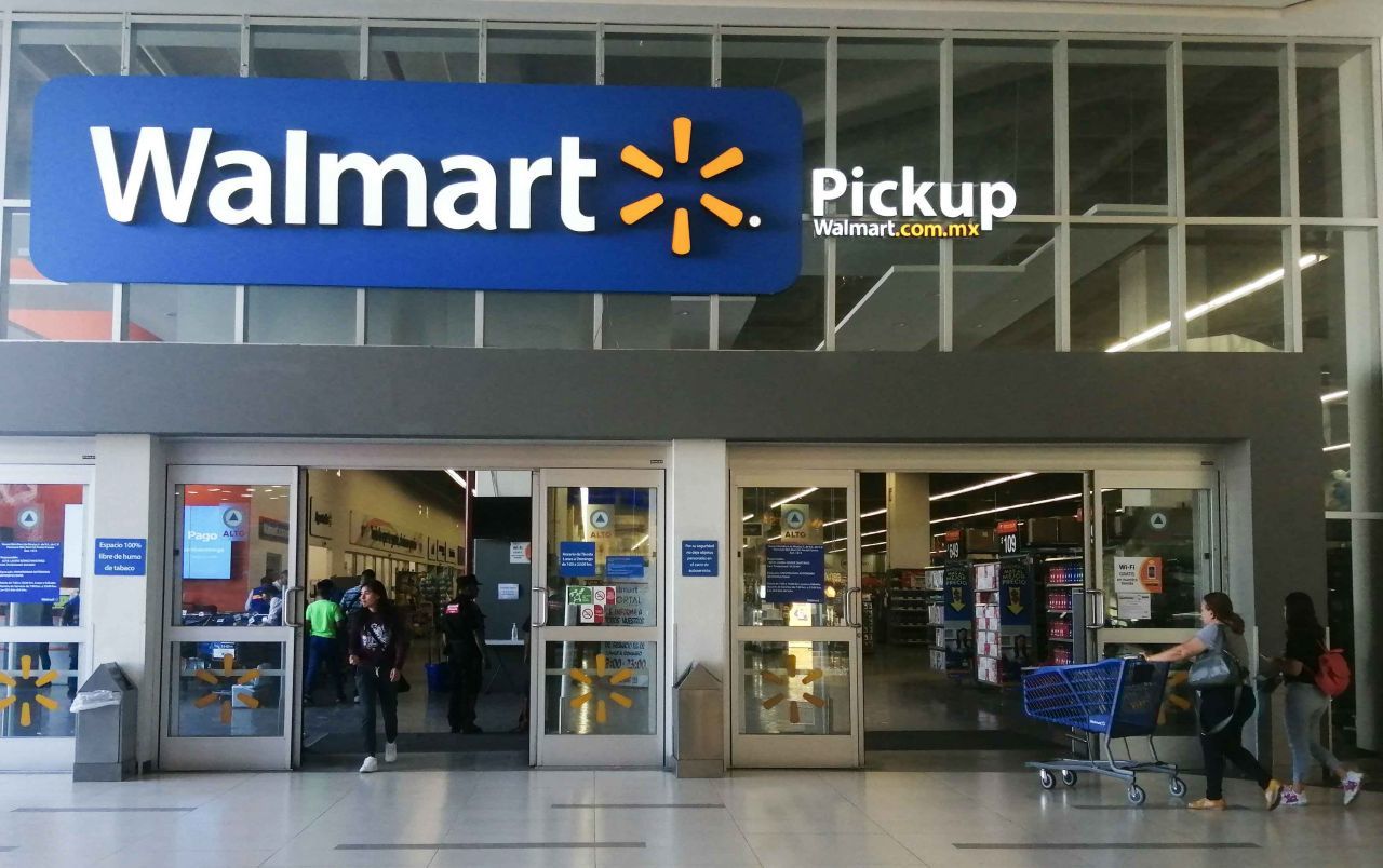Walmart abrirá gasolinerías en estacionamientos de sus tiendas