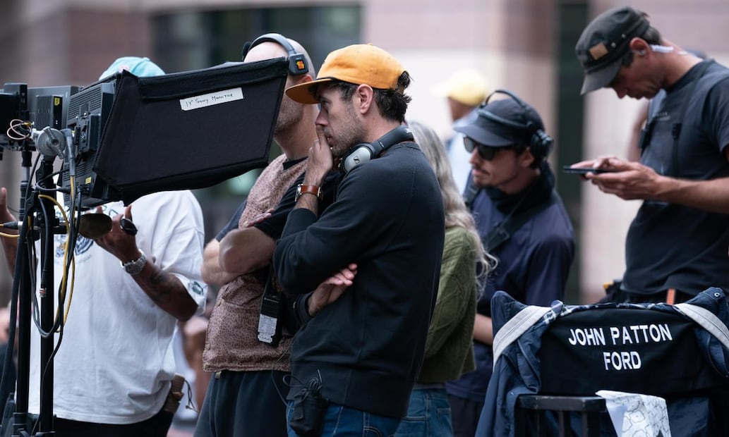 Jugada Maestra es la segunda película de John Patton Ford, lo cual es todo un reto al ser una reinterpretación del clásico británico "Ocho Sentencias de Muerte" de 1949 | Foto: A24