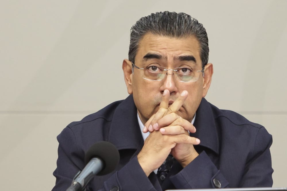 El gobernador sostuvo una reunión con los siete aspirantes de Morena | Foto: Agencia Es Imagen para El Universal Puebla