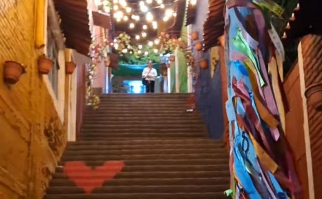 Si estás enamorado busca este poste en Atlixco y haz tu amarre | Foto: Instagram juanitopliego