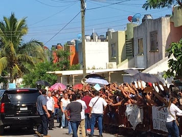 Pese a veda por consulta y pandemia, AMLO congrega a jarochos en acto "cerrado