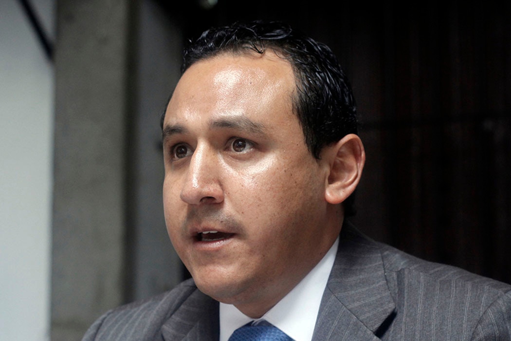 El priista Iván Galindo alza la mano para ser candidato en lugar de Saúl Huerta