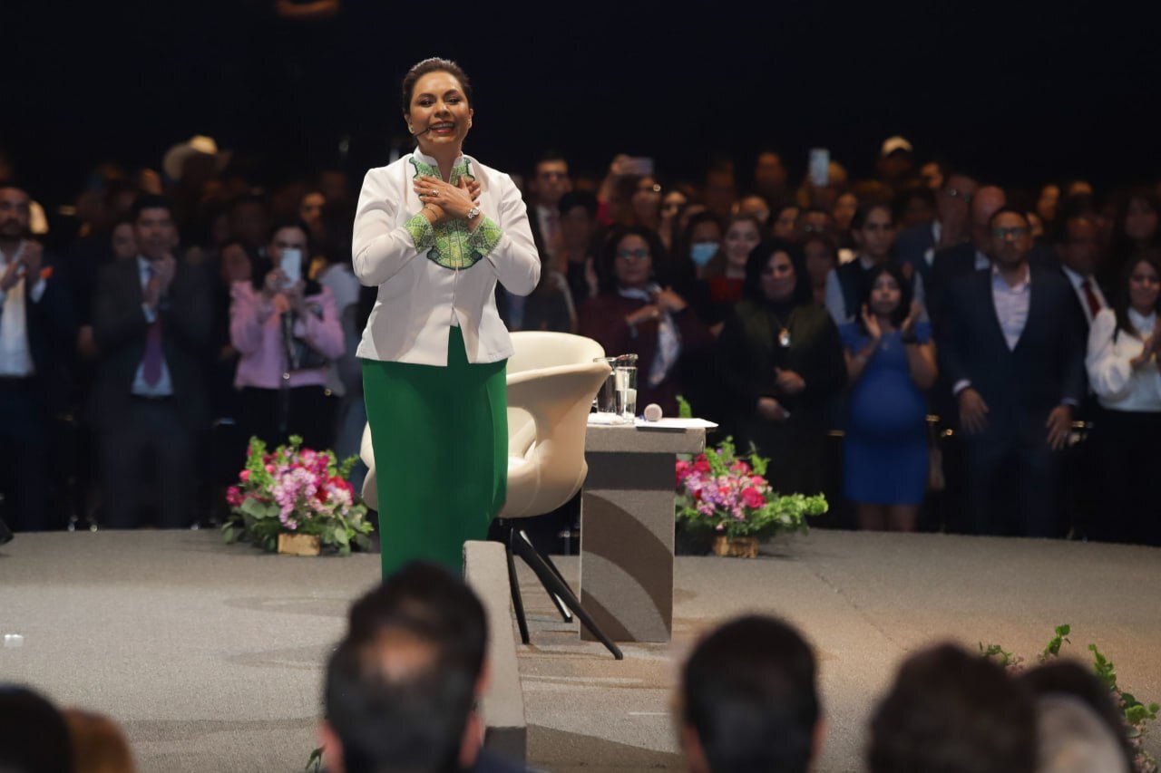 Gaby Bonilla presentó los logros y avances del SEDIF Puebla | Foto: EsImagen