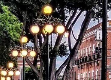 Este es el origen de las lámparas de dragón del Centro de Puebla