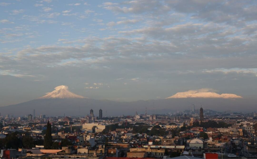 El Popocatépetl y el Iztaccíhuatl, los volcanes más famosos de México, cuentan una trágica historia de amor de origen prehispánico | Foto: Agencia Es Imagen para El Universal Puebla