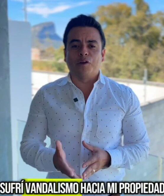 Juan Manuel Téllez hizo la denuncia pública. | Foto Video El Universal Puebla