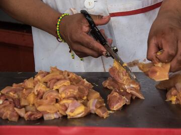 ¿Por qué el pollo crudo no se debe lavar antes de cocinarlo?