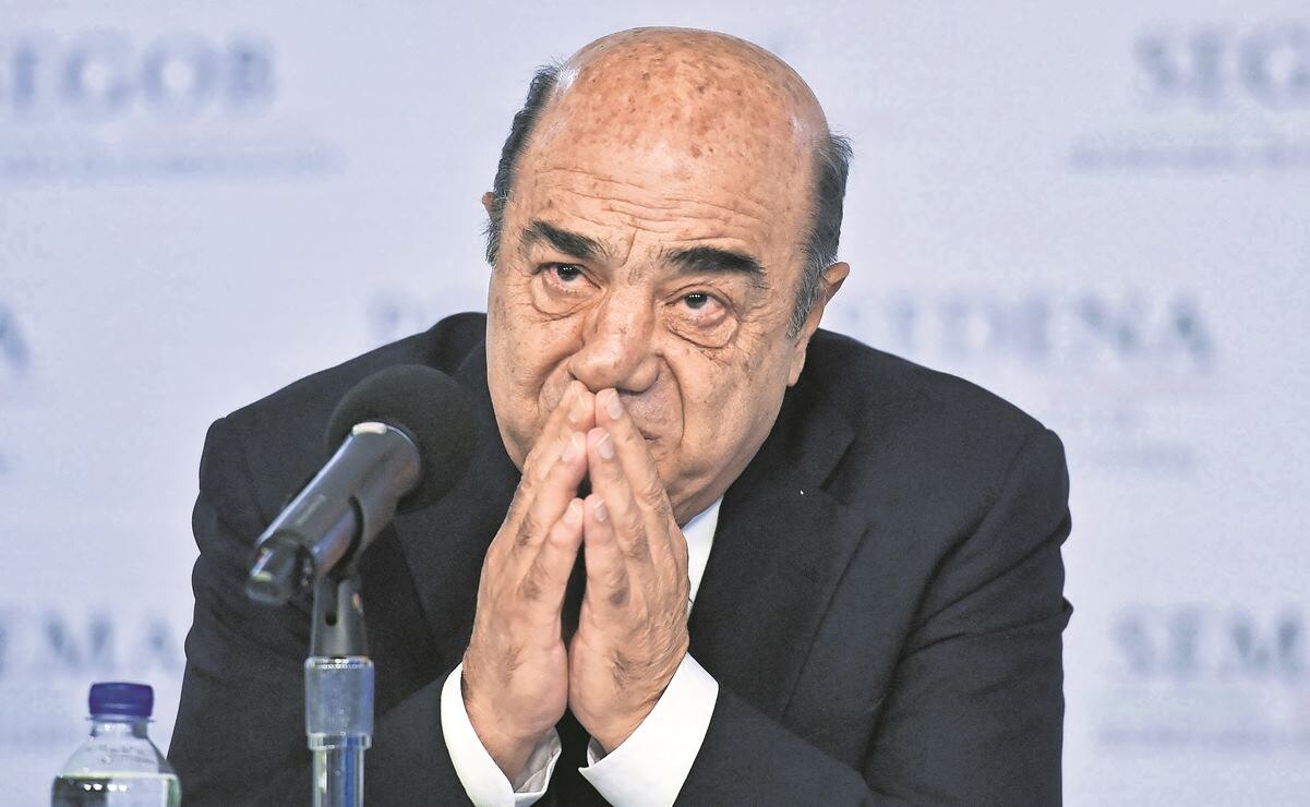 Murillo Karam es trasladado al Hospital General Balbuena