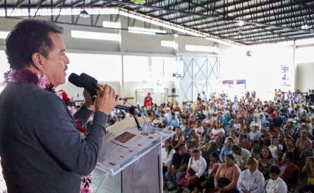 Ignacio Mier Velazco se reunió con pobladores de Hueytamalco | Foto: Especial
