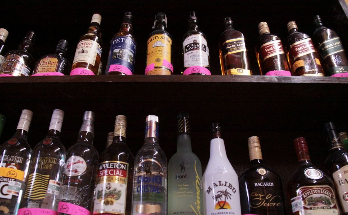 La venta de bebidas alcohólicas sólo se permite en establecimientos con licencia | FOTO: Agencia Es Imagen para El Universal Puebla
