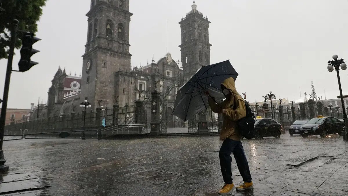 El monzón mexicano se verá influenciado por canales de baja presión sobre el norte de la República Mexicana, así como por un sistema frontal extendido cerca de la frontera norte del país.

Foto: Producción El Universal Puebla