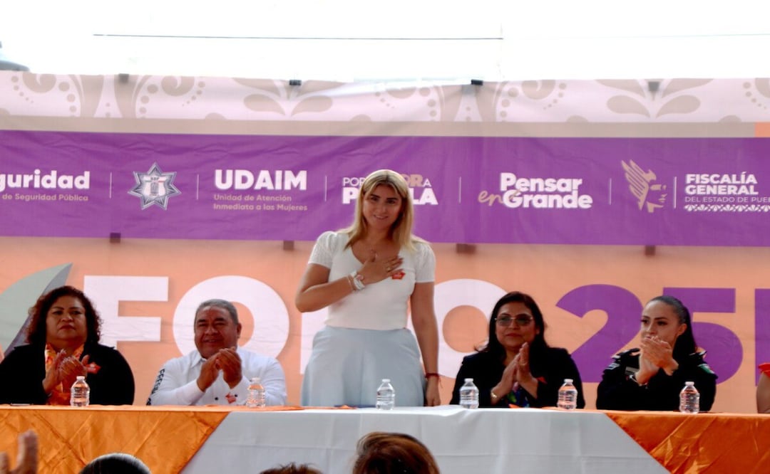 La Fiscal participó en el 'Foro 25 N' en las instalaciones de ‘Casas Coloradas’ en Amozoc | Foto: FGE