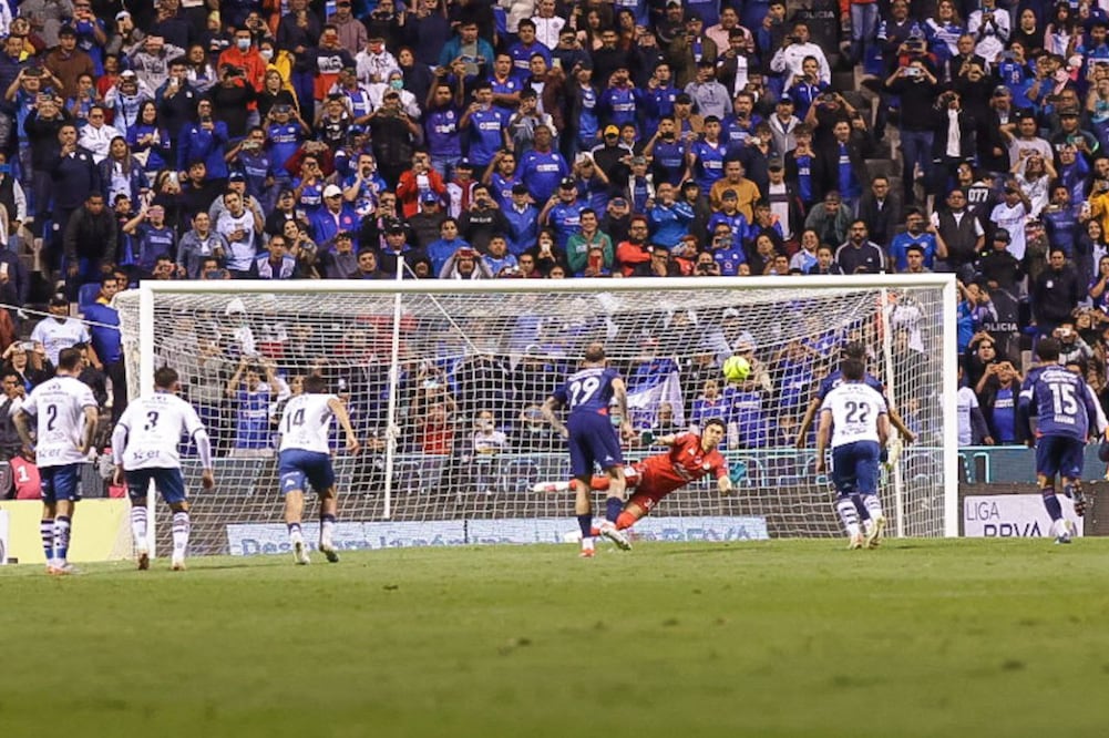El Chapo de la Torre busca portero para el Club Puebla | Foto: EsImagen