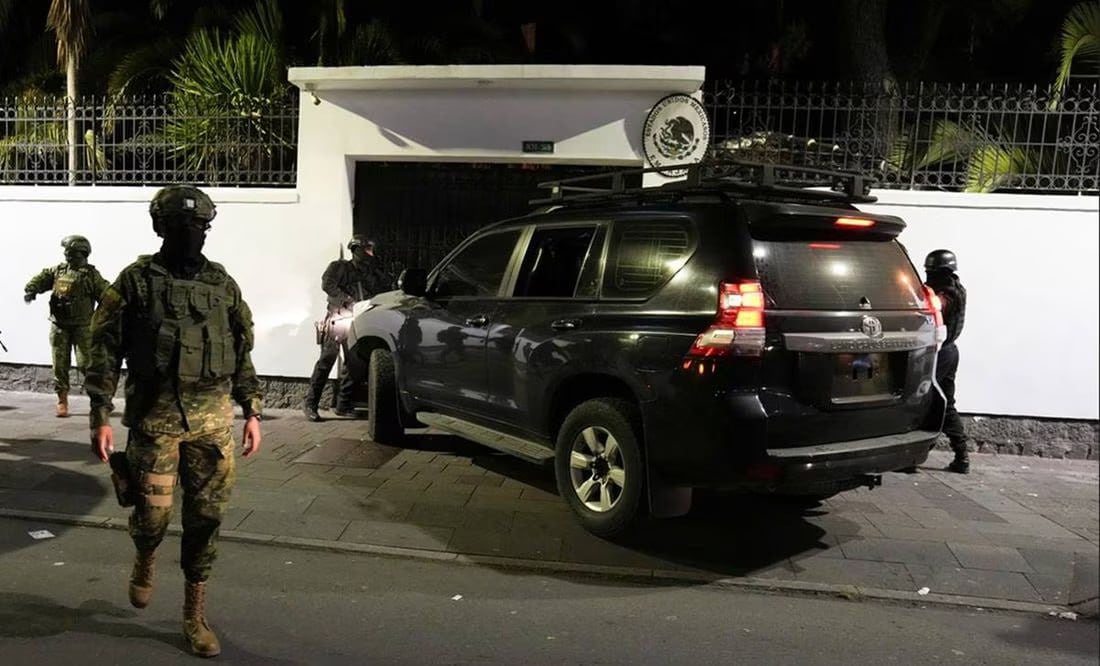 El gobierno de Ecuador irrumpió en la Embajada Mexicana | Achivo El Universal