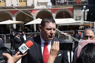 Alejandro Armenta invita a denunciar actos de lucro a su nombre