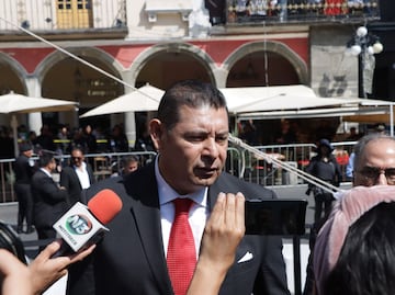 Alejandro Armenta invita a denunciar actos de lucro a su nombre