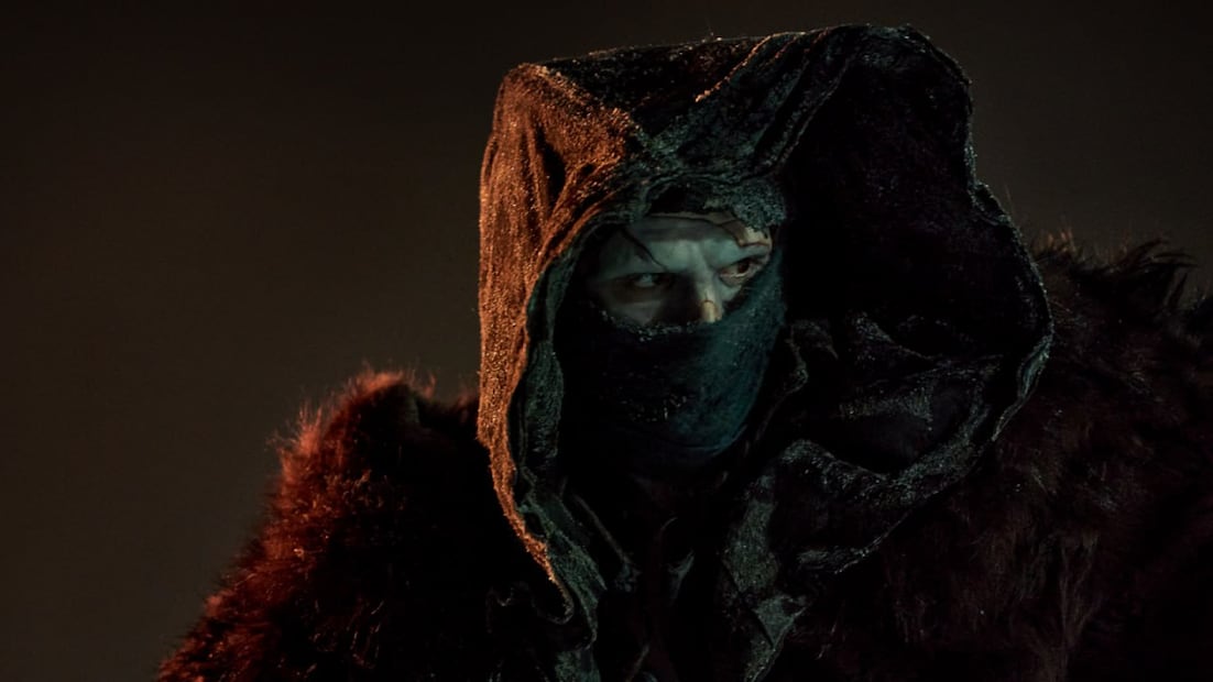 Jacob Elordi entrega una fantástica interpretación como la Criatura, sometiéndose a largas horas de maquillaje que lucen espectaculares en el filme | Foto: Netflix