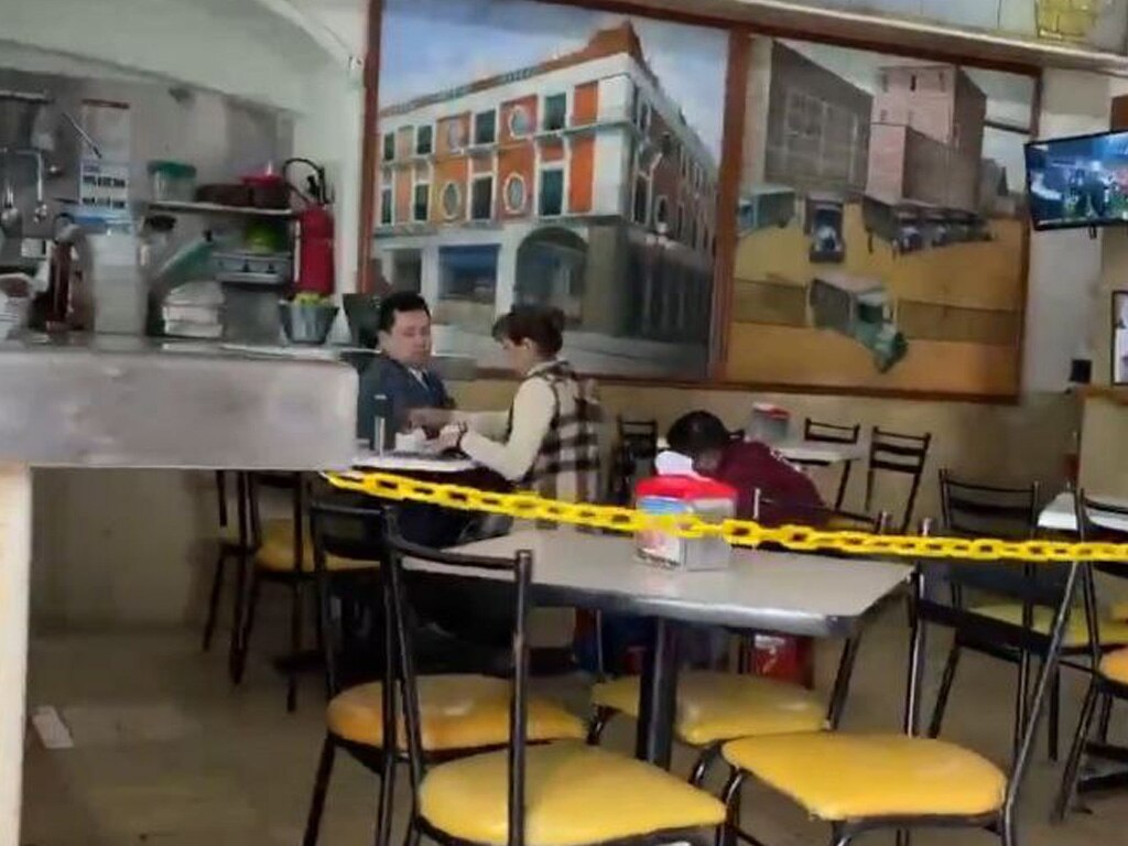 Cachan a Héctor Alonso en bar tras pasar lista en el Congreso