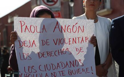Manifestantes causan trifulca en informe de Paola Angón