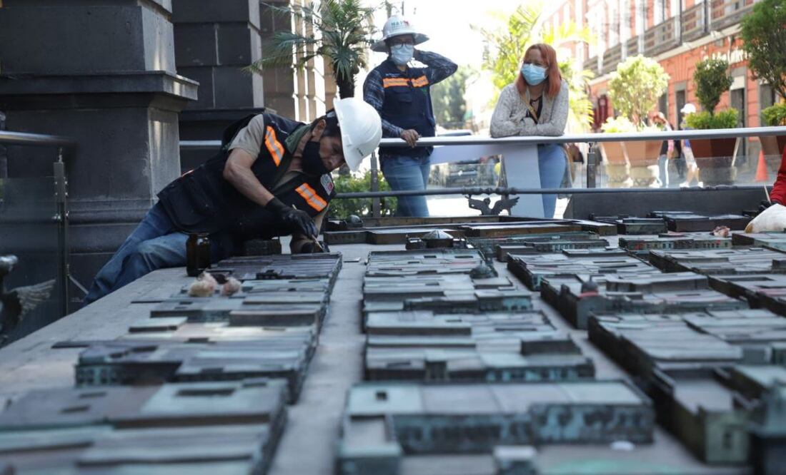 La maqueta de bronce de la ciudad de Puebla cumple 30 años en este 2023. | Foto: Agencia Es Imagen para El Universal Puebla