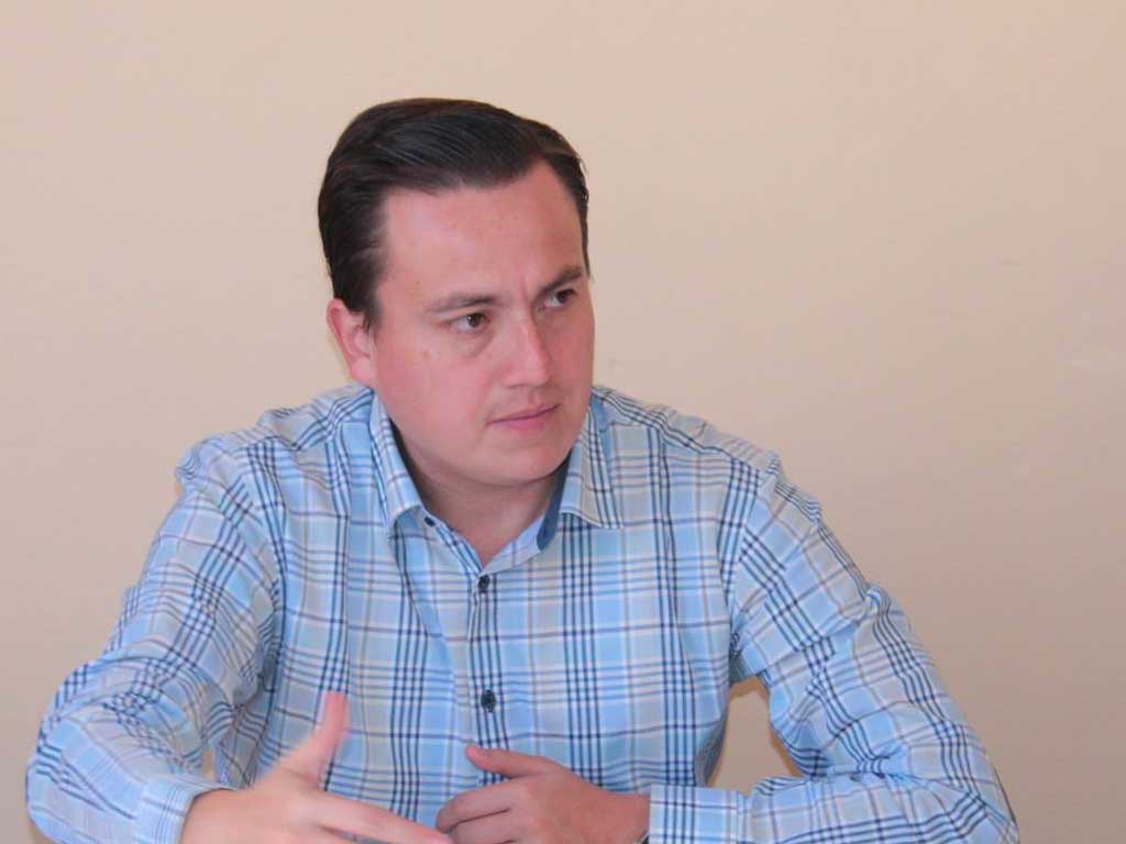 En plena crisis, alcalde de Tecamachalco se va a la Ciudad de México