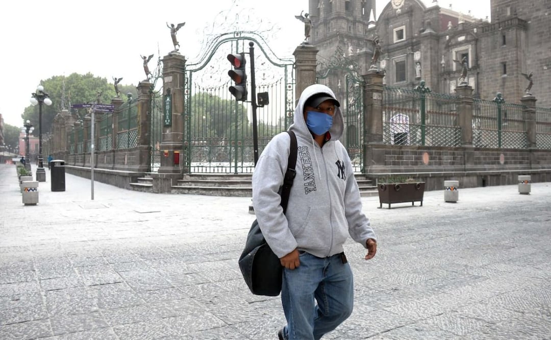 La caída de ceniza volcánica del Popocatépetl puede afectar la salud de personas y animales si no se toman las medidas necesarias. | Foto: Agencia Es Imagen para El Universal Puebla
