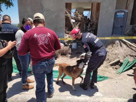 Rescatan a tres albañiles tras derrumbe en Lomas de Angelópolis
