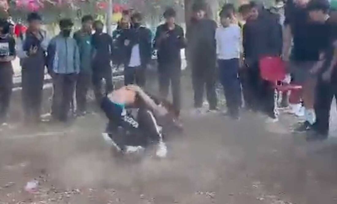 En redes sociales difunden videos de alumnos del Centro Escolar Niños Héroes de Chapultepec agarrándose a golpes | Foto: Captura de Pantalla