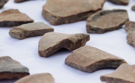 Presentan vestigios encontrados durante rehabilitación de la Pirámide de Cholula