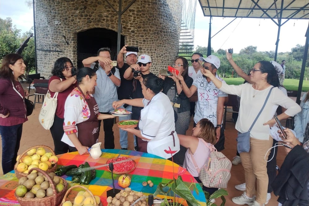 Turistas nacionales vienen a Puebla a probar los chiles en nogada | Foto Secretaría de Turismo