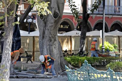 Las obras del zócalo no cuentan con los permisos necesarios, asegura Barbosa