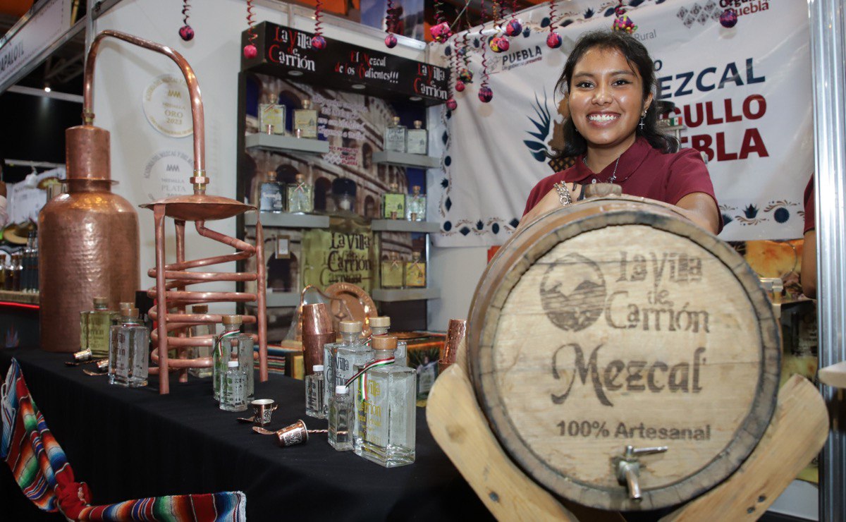 Mezcal de Puebla desplaza al de Oaxaca